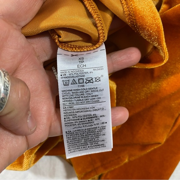 Old Navy Velvet Tank Top Mustard XS Woman’s Velvet Top NWOT - Picture 7 of 10